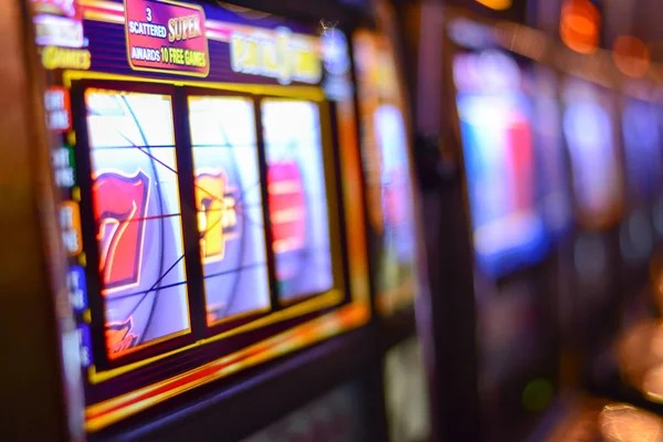 Texas Hold'em Bonus table on dingdong mobile screen showing cards and betting interface